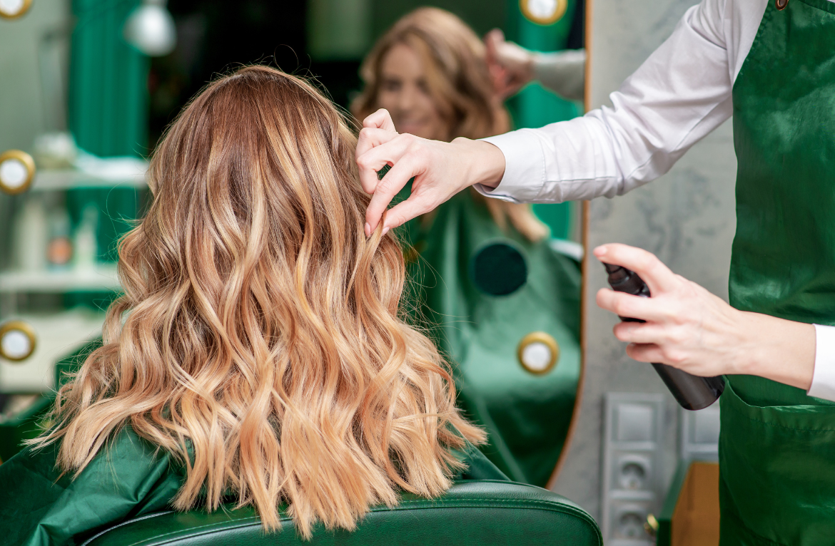 Účesy na PLES: Jak využít TOPPER, příčesek i ofinku pro dokonalý večerní look?